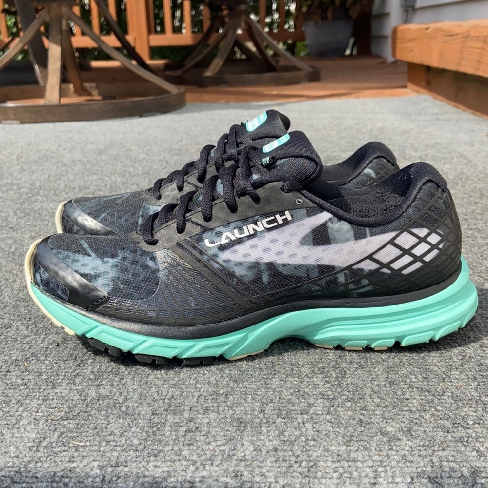 Women’s BROOKS LAUNCH 3 running shoe.size 8